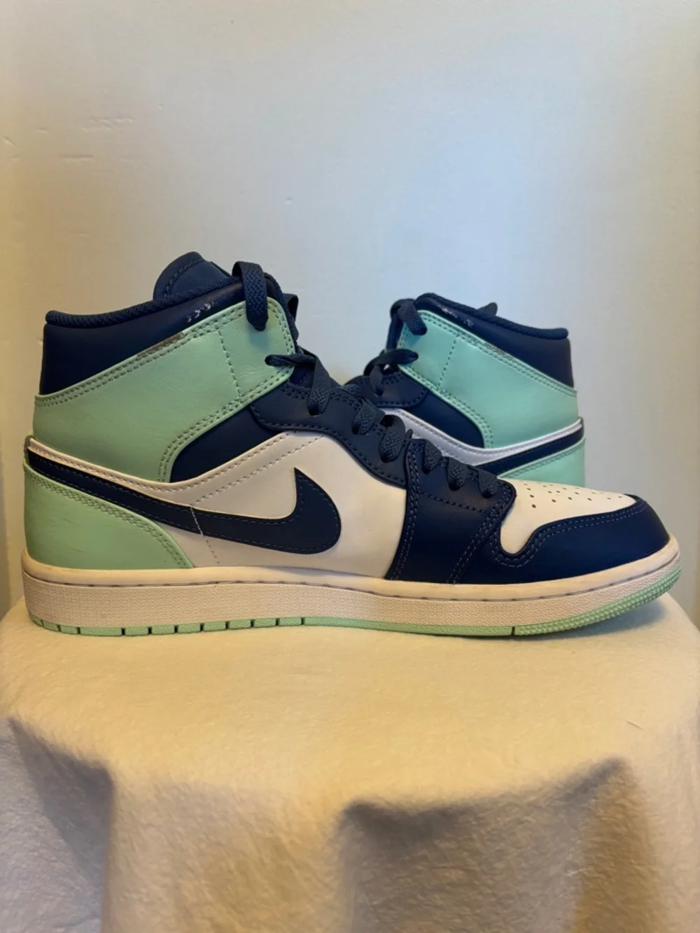 Air Jordan 1 Mid Mystic Navy Mint Foam White 554724-413 Men’s Sz 9